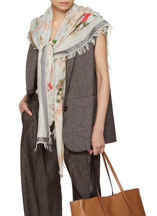 模特儿示范图 - 点击放大 - LANE’S - Rose Print Shawl