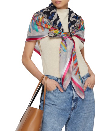 模特儿示范图 - 点击放大 - LANE’S - Cotton Modal Silk Tassel Print Shawl with Silk Trim