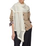 模特儿示范图 - 点击放大 - LANE’S - Embroidered Fine Wool Shawl