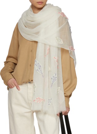 模特儿示范图 - 点击放大 - LANE’S - Embroidered Fine Wool Shawl