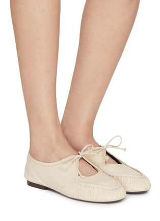 模特儿示范图 - 点击放大 - HEREU - Coveta Pleated Leather Loafers