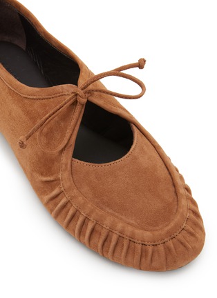 细节 - 点击放大 - HEREU - Coveta Pleated Suede Loafers