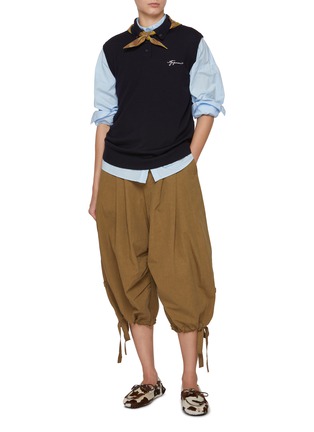 模特儿示范图 - 点击放大 - FAFAMOON - Sleeveless Cotton Knit Polo Vest with Triangular Scarf