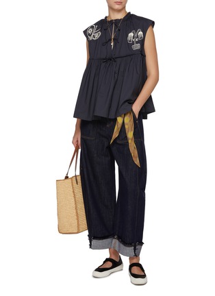 模特儿示范图 - 点击放大 - FAFAMOON - Embroidered Lace Up Cotton Sleeveless Shirt