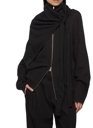 模特儿示范图 - 点击放大 - LEMAIRE - TROMPE L'OEIL 针织围巾