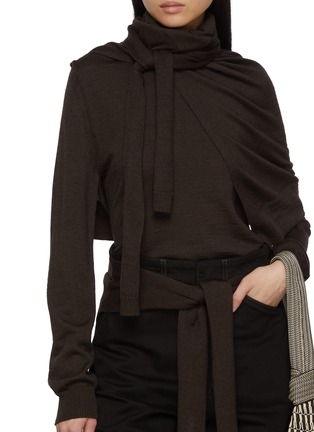 模特儿示范图 - 点击放大 - LEMAIRE - TROMPE L'OEIL 针织围巾