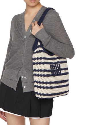 模特儿示范图 - 点击放大 - MIU MIU - Ivy Crochet Cotton Tote Bag