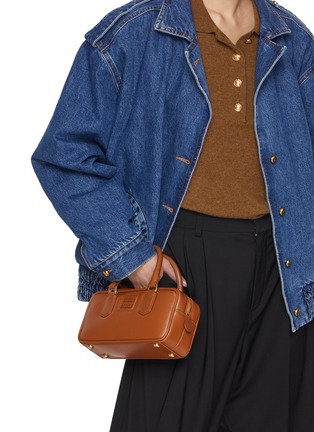 模特儿示范图 - 点击放大 - MIU MIU - Medium Arcadie Leather Bag