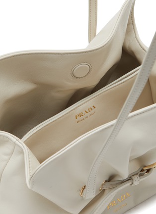 细节 - 点击放大 - PRADA - Small Curley Leather Shoulder Bag