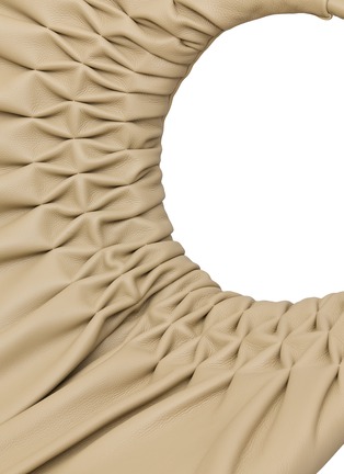 细节 –点击放大 - MOROSO - Smock Swivel  Leather Armshair — Caramel