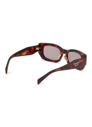 模特儿示范图 - 点击放大 - PRADA - Tortoise Pillow Acetate Sunglasses