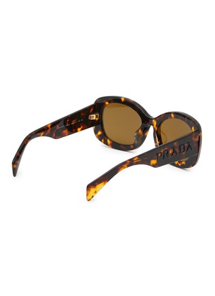 模特儿示范图 - 点击放大 - PRADA - Tortoise Oval Acetate Sunglasses