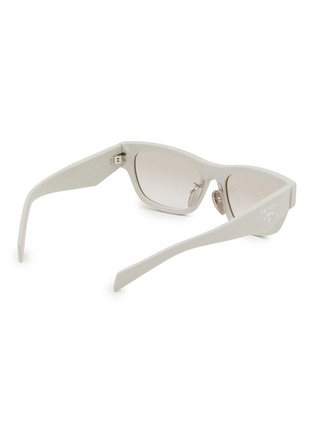 模特儿示范图 - 点击放大 - PRADA - Butterfly Acetate Sunglasses