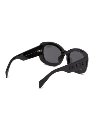模特儿示范图 - 点击放大 - PRADA - Oval Embossed Logo Acetate Sunglasses