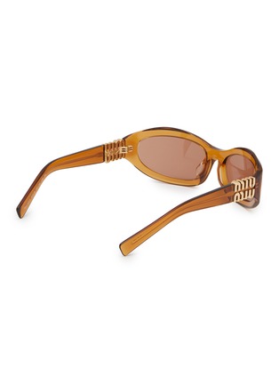 模特儿示范图 - 点击放大 - MIU MIU - Irregular Stacked Logo Acetate Sunglasses