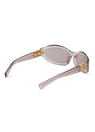 模特儿示范图 - 点击放大 - MIU MIU - Transparent Stacked Logo Acetate Sunglasses