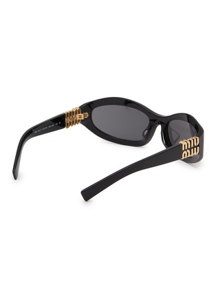 模特儿示范图 - 点击放大 - MIU MIU - Irregular Stacked Logo Acetate Sunglasses