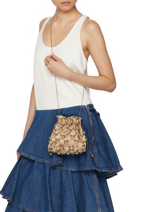 模特儿示范图 - 点击放大 - ROSANTICA - Selene Opulenza Net Crossbody Bag