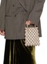 模特儿示范图 - 点击放大 - ROSANTICA - Nodi Lilia Strass Net Tote
