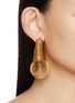 模特儿示范图 - 点击放大 - ALAÏA - Spiral Wire Steel Hoop Earrings