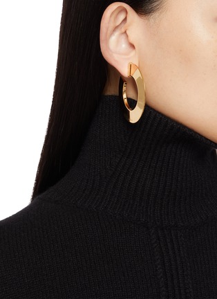 正面 -点击放大 - ALAÏA - Aluminium Brass Blade Hoop Earrings