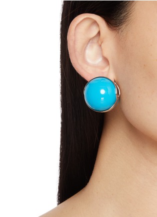 模特儿示范图 - 点击放大 - ALAÏA - Varnish Sphere Brass Turquoise Earrings