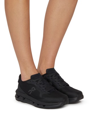 模特儿示范图 - 点击放大 - ON - Cloudzone Women's Sneakers