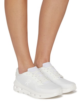 模特儿示范图 - 点击放大 - ON - Cloudzone Women's Sneakers