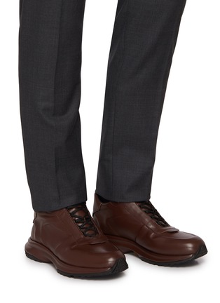 模特儿示范图 - 点击放大 - OFFICINE CREATIVE - Phase 001 Leather Low Top Men's Sneakers