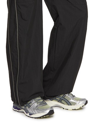 模特儿示范图 - 点击放大 - ASICS - GEL-KAYANO 14 Low Top Men's Sneakers