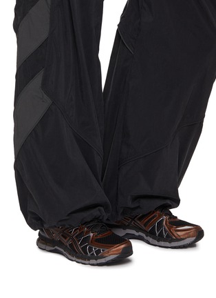 模特儿示范图 - 点击放大 - ASICS - Gel-Kayano 20 Men's Sneakers