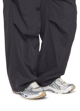 模特儿示范图 - 点击放大 - ASICS - GEL-KAYANO 14 Low Top Men's Sneakers