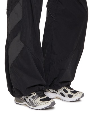 模特儿示范图 - 点击放大 - ASICS - Gel-Kayano 14 Men's Sneakers