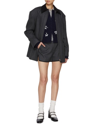 模特儿示范图 - 点击放大 - ATELIER EDITION - Flower Beaded Wool Blend Cardigan