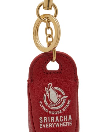 细节 - 点击放大 - ANYA HINDMARCH - Flying Goose Sriracha Leather Bag Charm