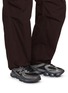 模特儿示范图 - 点击放大 - NEW BALANCE - 2000 Lace Up Men's Sneakers