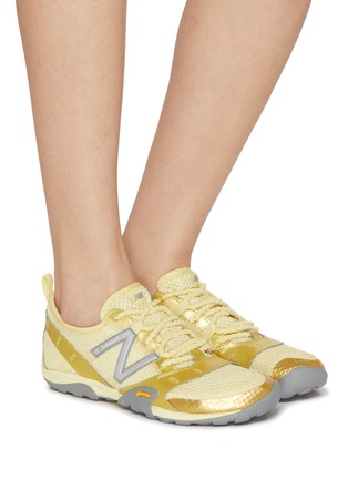 模特儿示范图 - 点击放大 - NEW BALANCE - MT10 Low Top Women's Sneakers