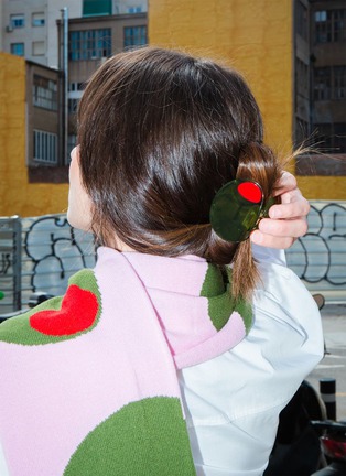 细节 –点击放大 - EAT MY SOCKS - Olive Hair Claw