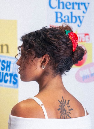 细节 –点击放大 - EAT MY SOCKS - Chili Hair Claw