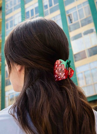 细节 –点击放大 - EAT MY SOCKS - Strawberry Hair Claw