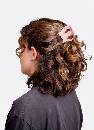 细节 –点击放大 - EAT MY SOCKS - Pretzel Hair Claw