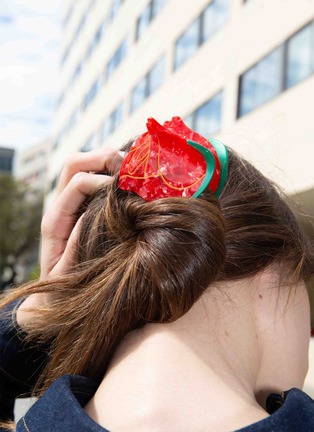 细节 –点击放大 - EAT MY SOCKS - Rose Hair Claw