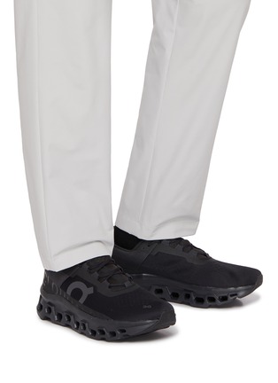 模特儿示范图 - 点击放大 - ON - Cloudmonster Low Top Men's Sneakers