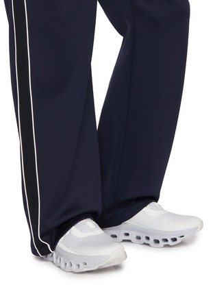 模特儿示范图 - 点击放大 - ON - Cloudmonster Low Top Men's Sneakers