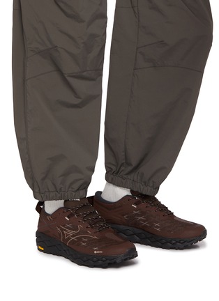 模特儿示范图 - 点击放大 - MIZUNO - Wave Mujin LS GTX Men's Sneakers