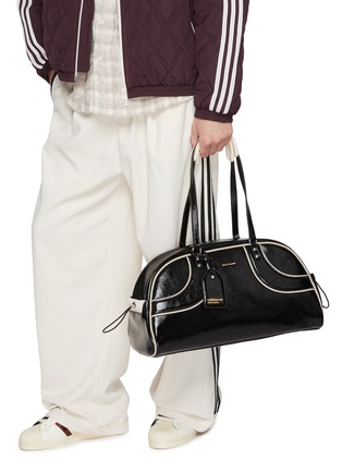 模特儿示范图 - 点击放大 - ADIDAS - X Wales Bonner Large Leather Bowling Bag