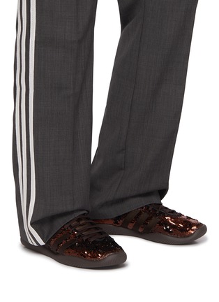 模特儿示范图 - 点击放大 - ADIDAS - X WALES BONNER 男款 KARINTHA 系带运动鞋