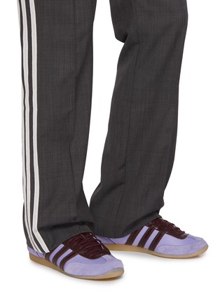 模特儿示范图 - 点击放大 - ADIDAS - X WALES BONNER 男款 JAPAN 系带运动鞋