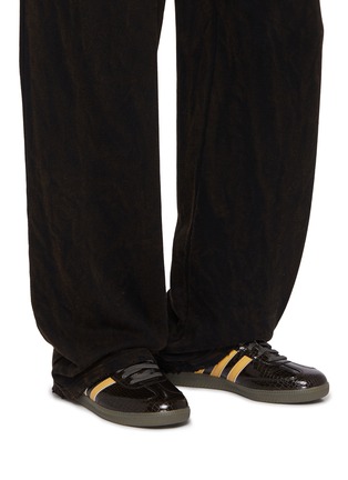 模特儿示范图 - 点击放大 - ADIDAS - Samba OG Low Top Men's Sneakers