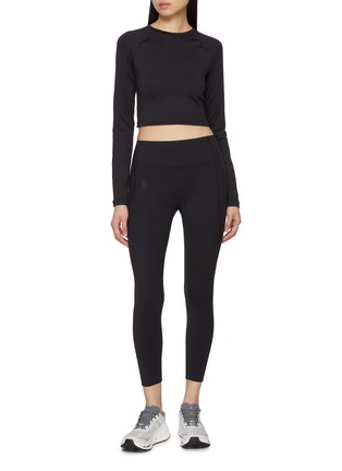 模特儿示范图 - 点击放大 - ON - Studio Long Sleeve Crop Top